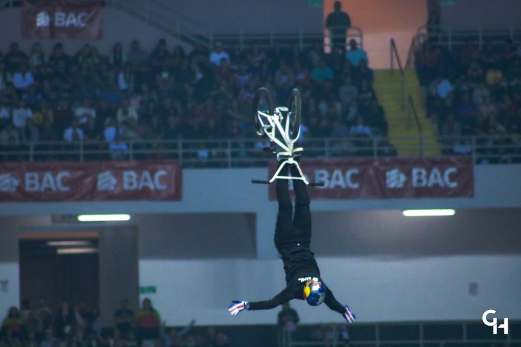 “Mincha” impacta en su debut y se lleva la corona de X-Knights 2025 2 WhatsApp Image 2025 03 16 at 8.28.02 PM 1